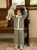 Conjunto de Dos Piezas Tejido de Suéter para Niña Otoño e Invierno Estilo Nuevo Conjunto de Pantalones Rayados para Bebé Niña