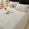 Lençol de Cama de Veludo Leite com Escultura de Inverno Peça Única Aconchegante Veludo Quente Capa de Edredom de Veludo Coral Saia de Cama Peluda Colcha Conjunto de Três Peças