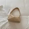 Bolsa de ombro estilo punk retrô Shuai Mi Jia para mulheres, novo modelo do início do outono de 2026, bolsa de ombro personalizada com tachas, doce e cool, para garota popular