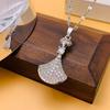 Collar de Acero de Titanio de Lujo Ligero Estilo Japonés y Coreano para Mujer, Diseño Nicho de Alta Gama Combinación Versátil para Primavera y Verano Estilo Celebridad de Internet ins Cadena para Clavícula