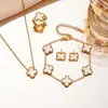 Conjunto de Colar com Trevo de Quatro Folhas Dupla Face Inoxidável de Aço Titânio para Mulheres, Moderno, Elegante, Luxo Leve, Sensação de Alto Padrão, Pulseira de Nicho Atacado