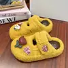 Pantuflas de algodón con suela gruesa de oso de dibujos animados para mujer, nuevos zapatos cálidos de pelo para el hogar de invierno 2026, zapatos de pelo estilo coreano