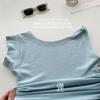 Diseñada Nueva Camiseta Multicolor Pure Desire para Mujer con Hombros Asimétricos Inclinados y Diseño Twist Top Corto Plisado Elástico