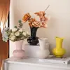 Jarrón de Cerámica Estilo Nórdico Ins Jarrón de Flores Creativo Adorno de Decoración para Escritorio de Sala de Estar Arreglo Floral Flores Secas Arte de Flores Artificiales