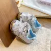 Zapatillas bonitas para niñas, zapatos de princesa con suela suave para bebé, nuevo modelo otoño 2026, zapatos individuales de conejito para niños, versión coreana