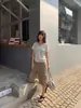 Camiseta de Manga Corta con Capucha de Bloques de Color Rayas Estilo Coreano Relajado Yuyi para Mujer, Top de Verano con Cuello Semiabierto M70035