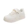 Zapatos blancos de verano para mujer para combinar con faldas, nuevo modelo 2026, zapatillas deportivas casuales de suela gruesa versátiles y de moda