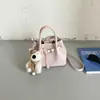 Bolso de mano de alta gama para mujer 2026 nuevo moda de verano versátil bolso de hombro bolso cruzado tipo cubo para el día a día