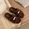 Pantuflas peludas de suela plana estilo coreano para mujer, adecuadas para usar en exteriores, nuevo modelo otoño e invierno 2026, pantuflas peludas cálidas para el hogar tipo slip-on antideslizantes