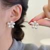 Pendientes de perlas con pequeñas flores, elegantes y bonitos, de estilo coreano, ligeros, lujosos y con un toque avanzado, exquisitos y explosivos que combinan con todo.