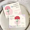 Tarjeta de felicitación para el Día de la Madre Tarjeta de mensaje Tarjeta de regalo festiva para Mamá Flor de clavel pintada a mano Floristería Flores Diseño Original