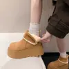 Botas de Neve da Moda para Mulheres 2025 Outono e Inverno Novas Retrô Emagrecedoras Petite de Solado Grosso Versáteis Confortáveis Botas Curtas