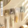 Suporte de Escova de Dentes Montado na Parede Sem Furos Suporte Suspenso para Copo de Enxaguante Bucal Banheiro de Luxo Leve Suporte de Armazenamento à Prova de Poeira para Escova de Dentes Pasta de Dente