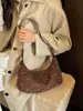 Bolso de Hombro Bajo con Remaches Retro de Alta Gama Versátil para el Viaje Diario Gran Capacidad Bolso Dumpling Nuevo para Mujer Otoño/Invierno Bolso de Hombro Único