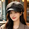 Gorra de visera estilo periódico con estampado de leopardo para otoño e invierno para mujer, gorra de retazos vintage, moderna y versátil, hace que la cara se vea más pequeña, gorra de artista estilo británico