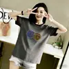 Camiseta feminina gola redonda em cor contrastante, ombro regular, manga curta, nova moda 2026, top estiloso e que afina a silhueta, blusa básica casual de verão