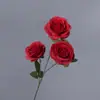 Rosa Búlgara Tres Cabezas Seda Artificial Flor Falsa Decoración Cascada de Rosas Pared Boda Flor Artificial Salón de Bodas