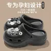 Sapatos femininos de sola grossa e com furos, novo estilo de sandálias de praia antiderrapantes com bico alto para mulheres, verão 2024