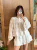 Camisa bordada com relevo de renda dinamarquesa para mulheres, coleção outono 2026, design de nicho, blusa de manga longa estilo francês 1621 Siyuan