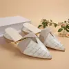 Pantuflas de Mujer para Uso en Exteriores 2026 Verano Nuevas Casuales Medias Pantuflas de Punta Cerrada Corte en V Tacón Grueso Punta Aguda Mocasines Talla Grande Comercio Exterior