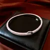 Pulsera con Hebilla Redonda Chapada en Oro Real de 18K Lujo Accesible Pulsera Simple de Gama Alta Joyería de Mano de Moda Elegante Tendencia para Mujeres