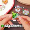 Broche Serie Navideña Pin Decorativo Acrílico Estudiante Dibujos Animados Bolsa Estuche Accesorios Decorativos Pequeño Regalo de Navidad
