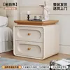 Mesa de Cabeceira Usada para Quarto de Casa 2026 Novo Modelo Creme Luxo Leve High-End Madeira Maciça Pequeno Armário de Armazenamento de Cabeceira