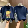Camiseta de manga longa respirável de algodão puro para meninos, camada base para primavera e outono, novo visual estiloso de duas peças, top estampado versátil