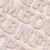 Pegatinas de Letras con Pedrería Hotfix para Manualidades 26 Letras Inglesas Pedrería de Perlas Adhesivas Autoadhesivas para Ropa Accesorios de Equipaje