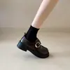 Zapatos de cuero para mujer estilo británico para ir al trabajo, modelo nuevo 2026, versátiles con faldas, mocasines negros de suela blanda con cierre de velcro