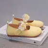 Sapatos de Princesa com Laço de Renda Estilo Coreano para Meninas 2026 Primavera e Outono Novos Sapatos Versáteis de Couro com Solado Macio para Bebês