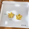 Pingente de Borboleta Banhado a Ouro com Design Vazado Esculpido, Microincrustado com Diamantes, Cobre Eletrodepositado, Corrente de Clavícula Vintage, Versátil e de Luxo Leve