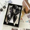 Pañuelo cuadrado marrón estilo Maillard para mujer, nuevo modelo otoño 2026, elegante y versátil, se puede usar como accesorio decorativo para el cabello o bufanda para el cuello, venta al por mayor