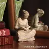 Hora Dulce de Oración Transfronteriza: el Dulce Momento de Oración - Mano Femenina Inspiradora Bellamente Elaborada
