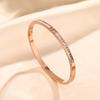 Nueva pulsera de acero de titanio de moda japonesa y coreana para mujer, lujo ligero, incrustada con hebilla de diamantes cuadrados, temperamento ins, pulsera de joyería que no se desvanece
