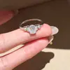 Diseño Original de Nicho de Alta Gama Anillo Clásico de Plata de Ley S925 con Cuatro Garras Oval Moissanita Circonita Joyería de Compromiso