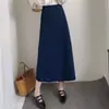 Saia midi lisa e moderna, nova coleção outono/inverno 2026, saia de malha elegante e casual, cintura alta, afina o corpo, com caimento.