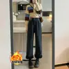 Jeans feminino para outono e inverno, forrado com fleece, espessado, cintura alta, modelagem solta, afina a silhueta, perna reta, com caimento, perna larga, calça de inverno quente para uso ao ar livre