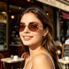 Óculos de sol ovais sem aro europeus e americanos, óculos de sol de moda versáteis para homens e mulheres, proteção solar moderna para atividades ao ar livre com um toque de alta qualidade