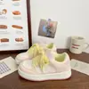 Tênis Brancos de Solado Grosso para Mulheres, Novo Estilo Primavera 2026, Sapatos para Combinar com Saias, Tênis Casuais, Sapatos Esportivos Versáteis