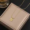 Nuevo Versátil Simple Ins Acero de Titanio Oro de 18 Quilates Pequeño Collar de Fragancia Femenino Diseño de Nicho Cadena Clavicular de Corazón