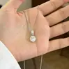 Colar de Moda Cravejado com Diamantes para Mulheres, Luxo Leve, Pingente de Cobre Tendência, Versátil, Estiloso, Design de Nicho, Corrente para Clavícula Atacado