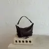 Bolsa pequena de couro oleoso com textura de alta qualidade para mulheres, novo estilo 2026, bolsa de ombro única com corrente da moda, bolsa transversal de design nichado, bolsa feminina