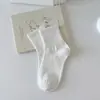 Calcetines cortos para mujer, hechos con algodón de Xinjiang, resistentes al olor, absorbentes del sudor, transpirables y cómodos de llevar, en colores lisos, diseño simple, adecuados para estudiantes y deportes, y se pueden usar en las cuatro estaciones.