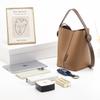 Bolso de Cubo de Compras de Hong Kong para Mujer 2025 Nuevo Bolso de Mano Nicho de Moda Trendy Textura de Alta Gama Bolso Cruzado Versátil