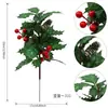 Verdor artificial transfronterizo con piñas y ramas de acebo, bayas rojas brillantes, plantas verdes artificiales, materiales florales decorativos hechos a mano para fiesta de Navidad