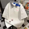Camiseta de Verano 2026 con Estampado Lindo de Gato, Cuello Solapa, Manga Corta para Mujer, Falso Dos Piezas Estilo Americano, Algodón Puro, Top Versátil para Pareja