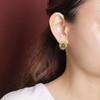 Yilu Silver S925 Sterling Silver Banhado a Ouro Hotan Jasper Half Twist Opule High-end Light Luxury Ear Clip Moda Brincos de Rosto de Ovo