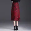 Saia de Lã Estampada Vermelha Inverno Feminina 2025 Nova Saia Midi com Fenda Estilo Coreano Saia Justa ao Corpo Estilo Inverno