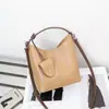Bolsas Outono e Inverno 2025 Novas Bolsas Femininas, Bolsas de Ombro, Bolsas de Couro Genuíno Estilo Balde, Bolsas Versáteis para Roupas de Trabalho Femininas, Bolsas de Ombro de Grande Capacidade